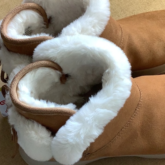 Skechers Cozy On-the-Go Joy Bootie Suede with Faux Fur Lining and Bow (NWT) - Picture 4 of 7